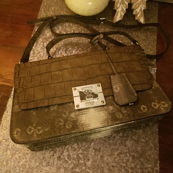 Guess Angela animal print purse. - Picture 2 of 4
